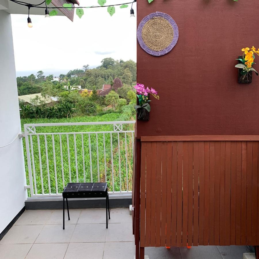 Kayz Villa Batu Dengan Kolam Renang Pribadi Exterior photo