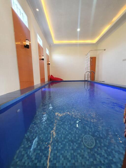 Kayz Villa Batu Dengan Kolam Renang Pribadi Exterior photo